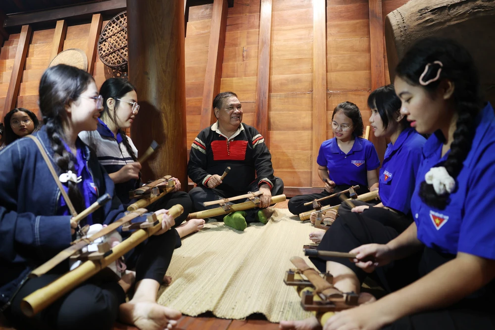 Nhạc cụ bằng Tre – nét văn hóa đặc sắc của người Ê Đê ở Đắk Lắk - Ảnh 2. Nhạc cụ bằng Tre – nét văn hóa đặc sắc của người Ê Đê ở Đắk Lắk - Ảnh 2.