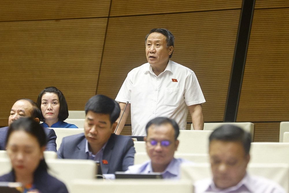 Kỳ họp thứ 10 Quốc hội khóa XV: Hoàn thiện thể chế, tháo gỡ điểm nghẽn, mở rộng không gian phát triển quốc gia - Ảnh 1. Kỳ họp thứ 10 Quốc hội khóa XV: Hoàn thiện thể chế, tháo gỡ điểm nghẽn, mở rộng không gian phát triển quốc gia - Ảnh 1.