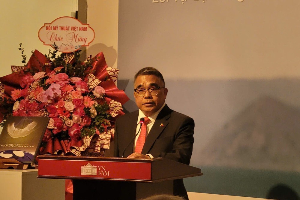 Triển lãm Nơi ánh mắt giao hòa: Lời tự sự bằng hình ảnh của Đại sứ Philippines tại Việt Nam - Ảnh 1. Triển lãm Nơi ánh mắt giao hòa: Lời tự sự bằng hình ảnh của Đại sứ Philippines tại Việt Nam - Ảnh 1.