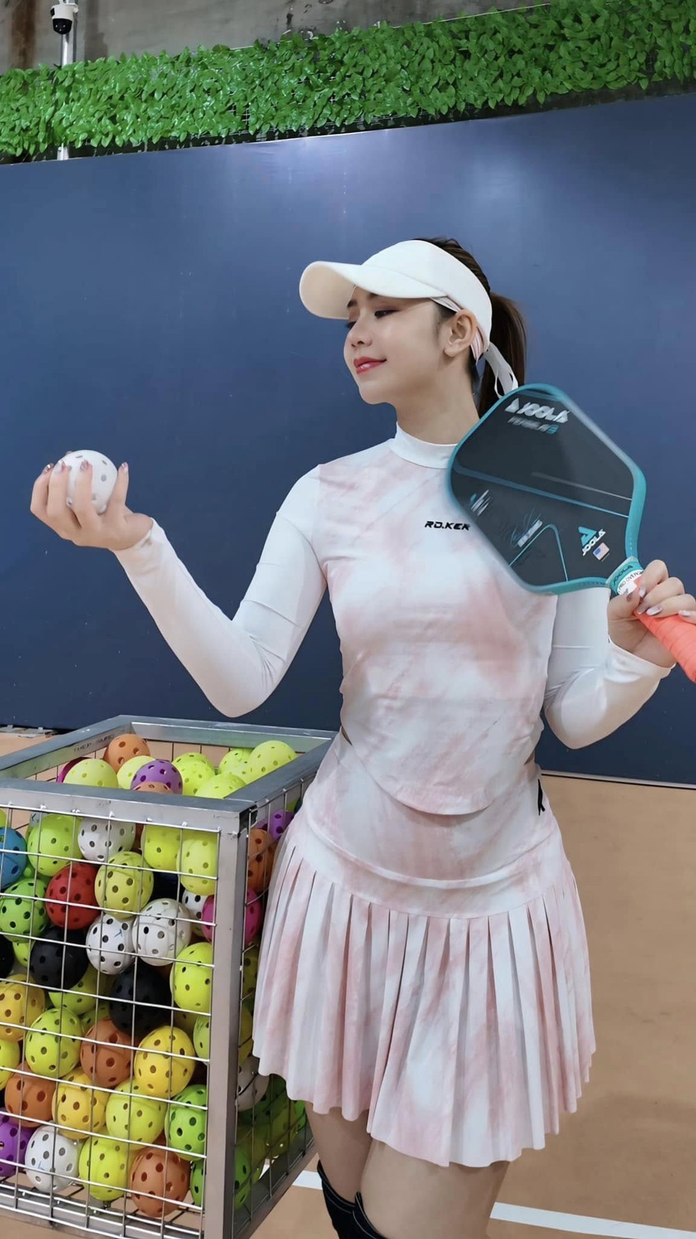 Loạt bí kíp lên đồ siêu hút mắt khi đi chơi pickleball của nữ diễn viên nổi tiếng trên phim Việt giờ vàng - Ảnh 1.