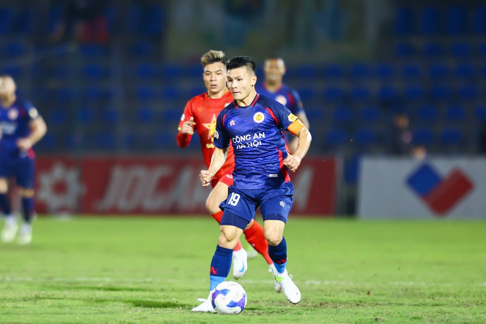 Hồng Lĩnh Hà Tĩnh – CAHN: 0-0: Quang Hải mờ nhạt, CAHN lỡ cơ hội vào Top 5 - Ảnh 1.