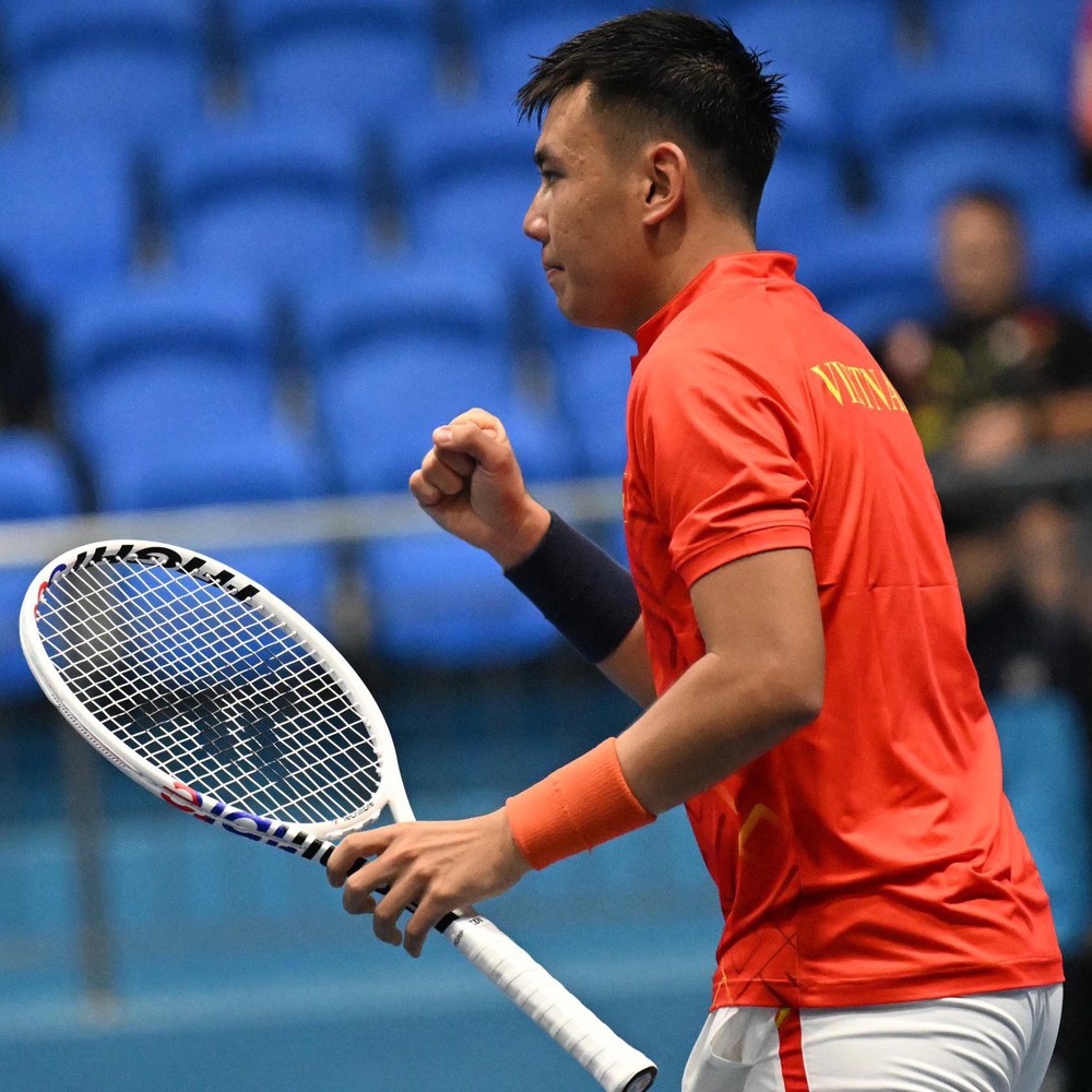 Lý Hoàng Nam chơi pickleball