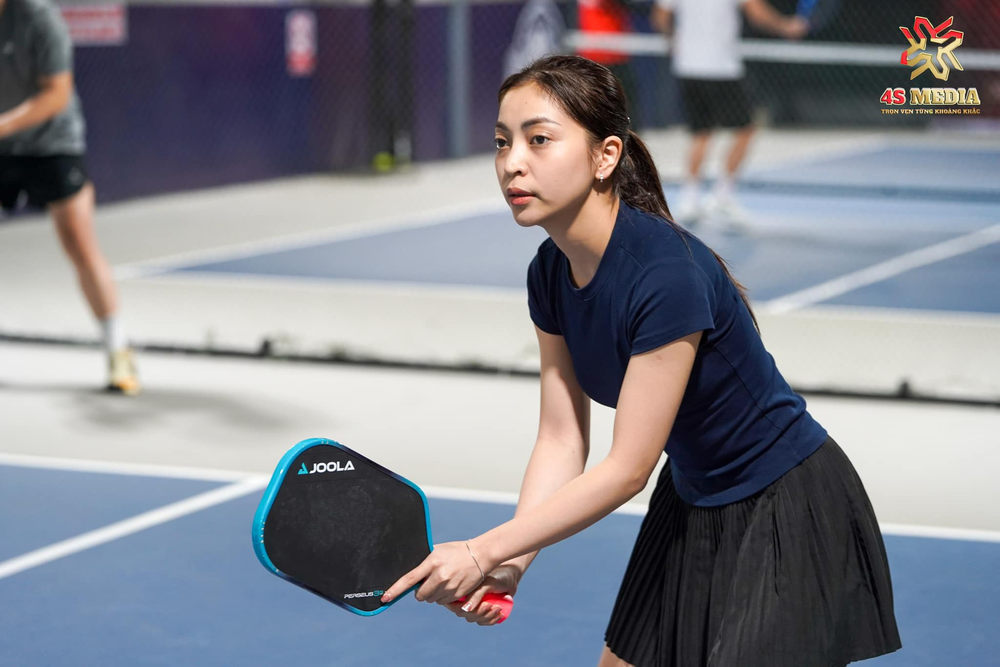 Nàng thơ của 'mối tình năm 17 tuổi' hot nhất làng bóng đá Việt Nam tái xuất trên sân pickleball, nhan sắc gây chú ý - Ảnh 2.