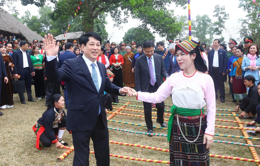 Chủ tịch nước Lương Cường: Văn hóa truyền thống của 54 dân tộc là nguồn lực quý báu xây dựng một Việt Nam hùng mạnh - Ảnh 4.