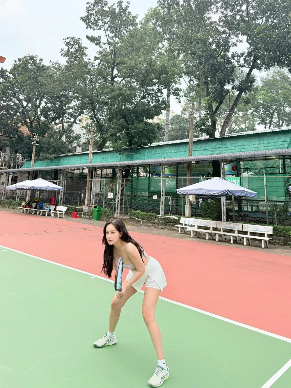 Thay vì theo trào lưu pickleball, cựu Hoa hậu Việt Nam theo đuổi môn 'truyền thống', công khai thần tượng Federer - Ảnh 1.