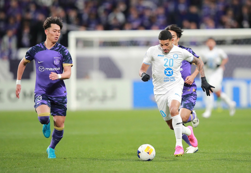 Lượt về vòng 1/8 AFC Champion League Two 2024/25, Sanfrecce Hiroshima 4 - 0 Nam Định :Khép lại hành trình ra “biển lớn” - Ảnh 1.