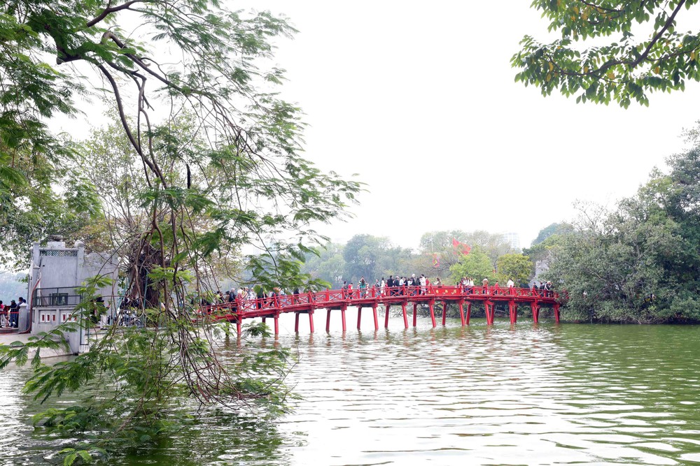 Thời tiết ngày 19/2: Mưa phùn, ẩm ướt ở Bắc Bộ kéo dài trong vài ngày tới - Ảnh 1.