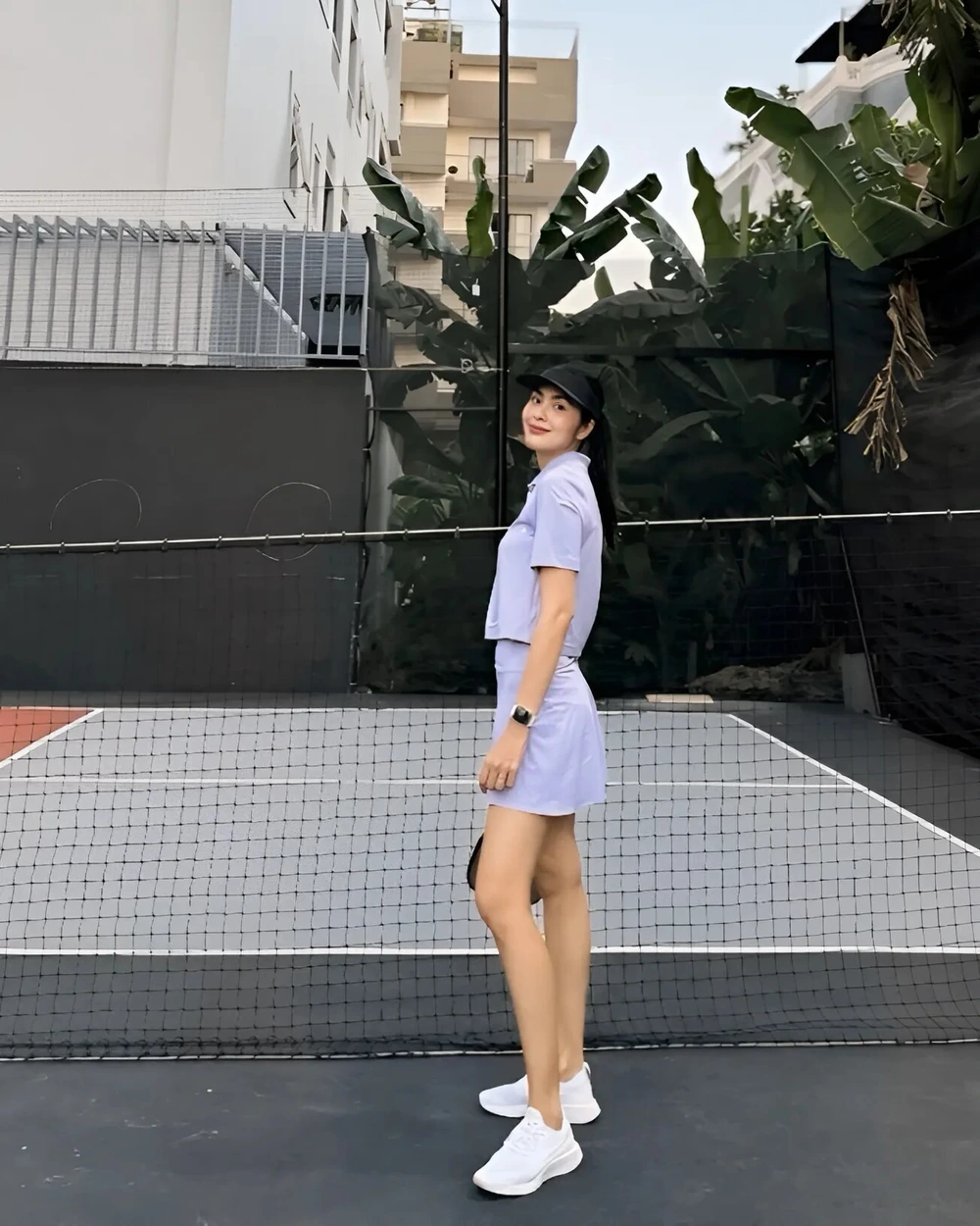 Ngọc nữ màn ảnh Việt chưa bao giờ mặc xấu mang phong cách tối giản ra sân pickleball, tỏa sáng đầy thần thái - Ảnh 1.