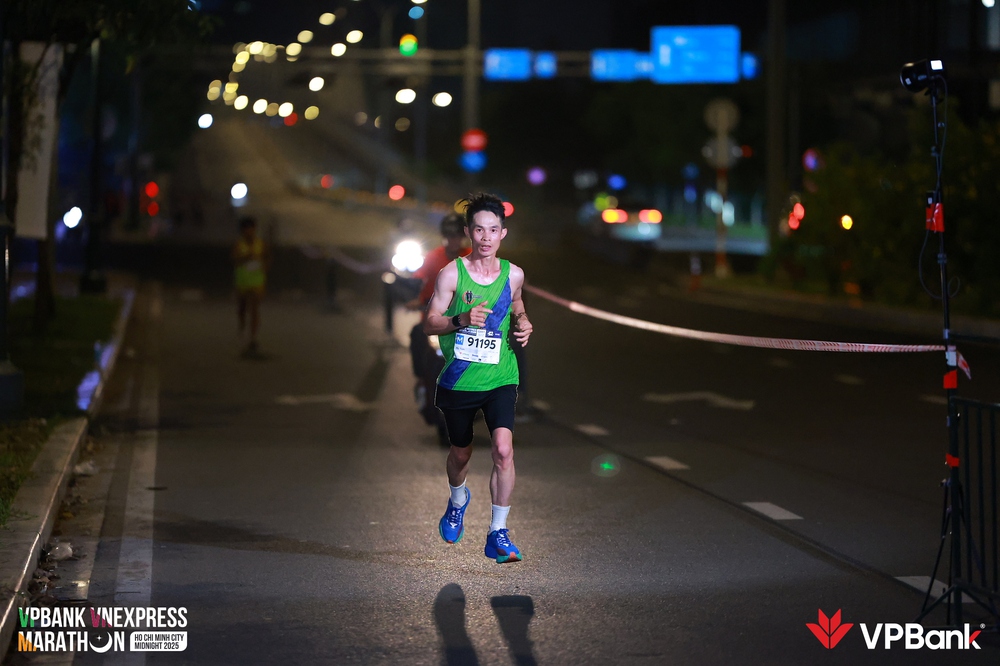 Nông dân làm vườn ở Tây Nguyên chạy marathon dưới 3 giờ, lọt top 115 người chạy marathon nhanh nhất Việt Nam  - Ảnh 1.