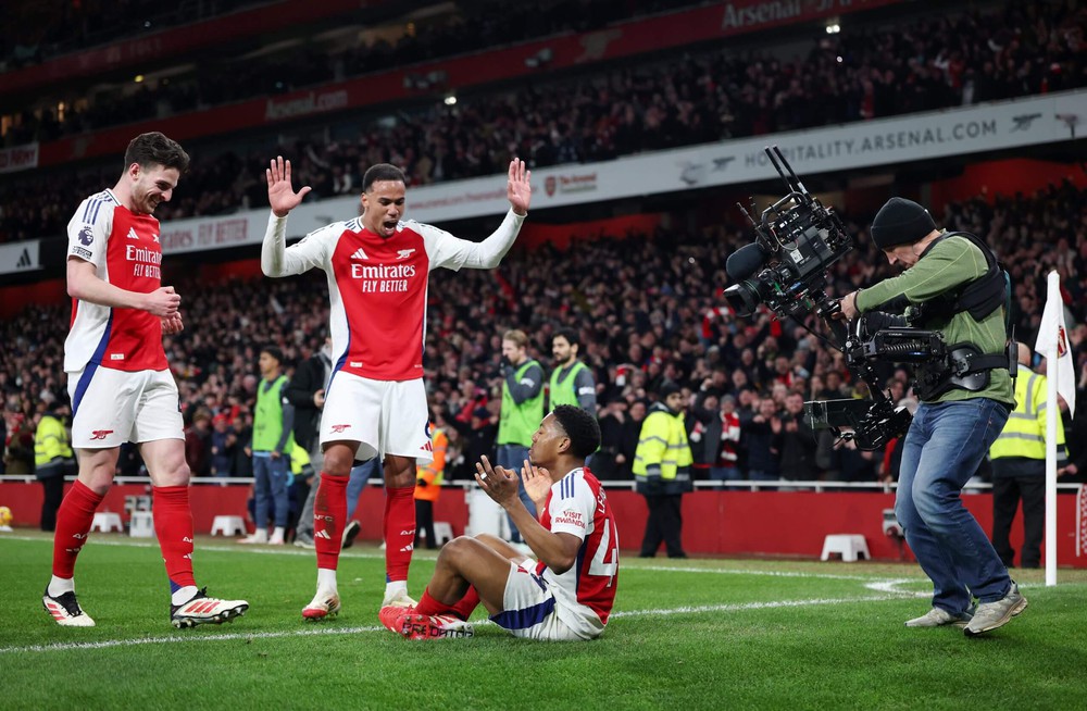 Arsenal đại thắng Man City 5-1: Đua vô địch cùng những người trẻ - Ảnh 1.