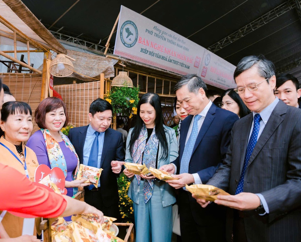 Ngày Xuân bàn chuyện phở (kỳ 2 & hết): Một &quot;đại sứ ẩm thực&quot; của Việt Nam - Ảnh 4.