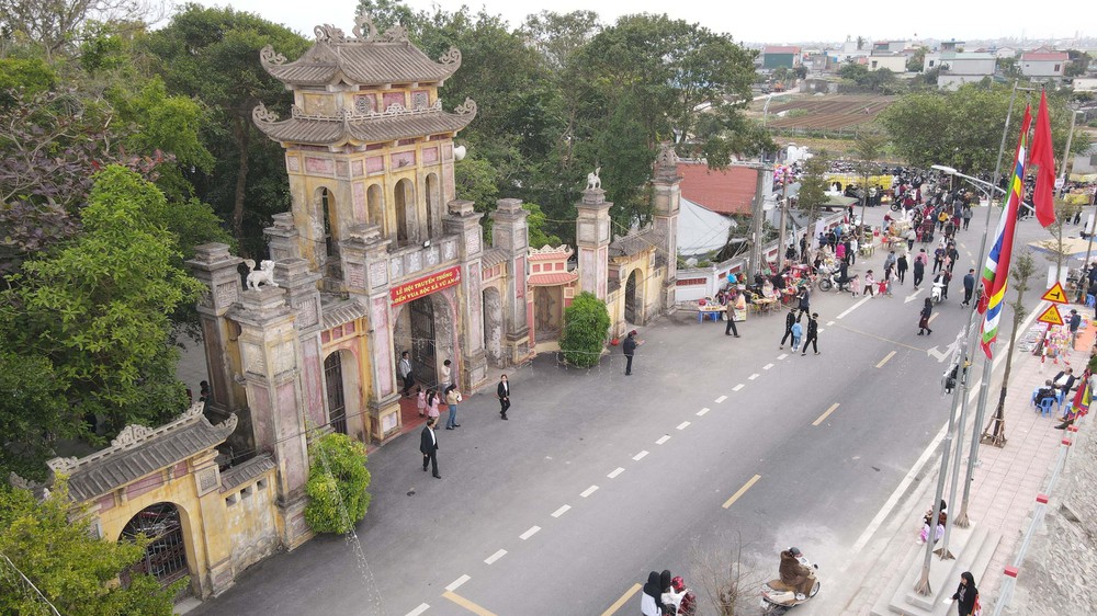 Đầu năm, các điểm du lịch tâm linh tại Thái Bình &quot;hút&quot; khách - Ảnh 2.