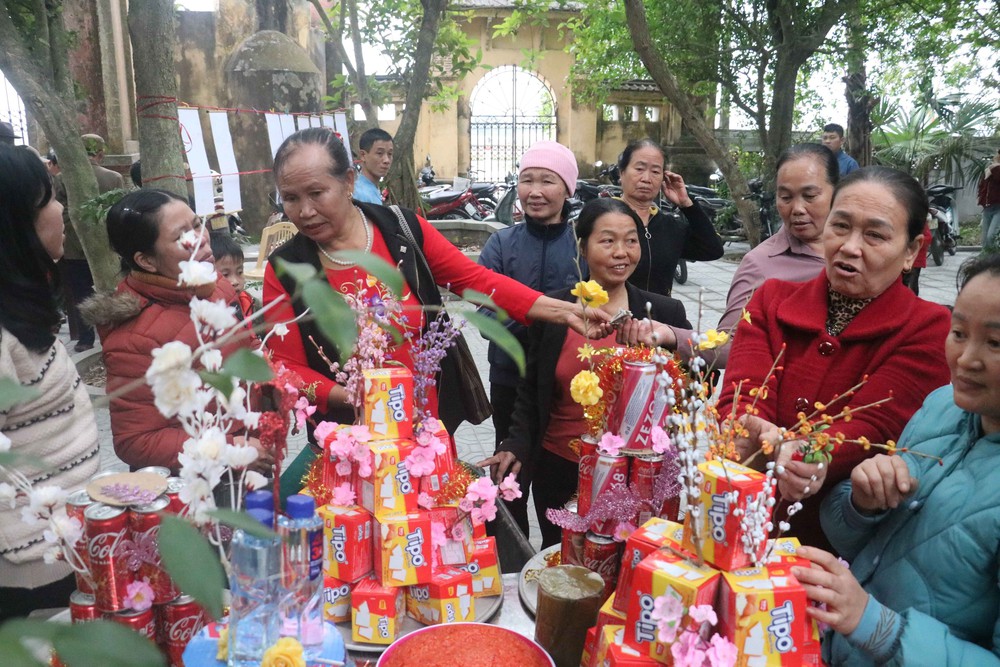 Đầu năm, các điểm du lịch tâm linh tại Thái Bình &quot;hút&quot; khách - Ảnh 4.