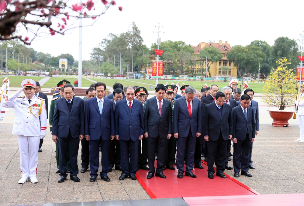 95 năm Ngày thành lập Đảng: Lãnh đạo Đảng, Nhà nước vào Lăng viếng Chủ tịch Hồ Chí Minh - Ảnh 2.