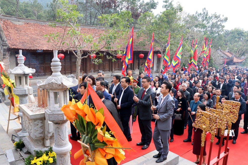  Khai bút đầu Xuân Ất Tỵ tại đền thờ Chu Văn An - Ảnh 6.