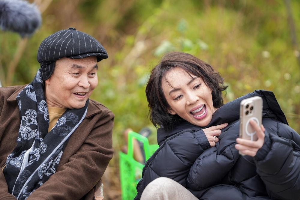 'Vua hài đất Bắc' Xuân Hinh 'chạm ngõ' làng điện ảnh, đóng cùng 'cây hài phía Nam' Thu Trang - Ảnh 2.