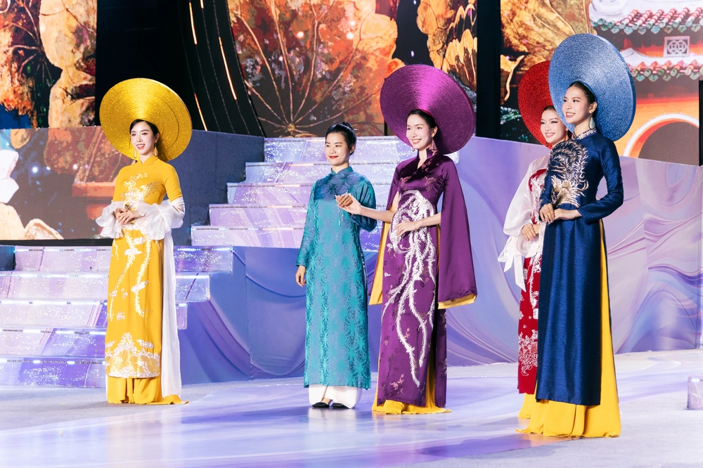 Vietnam Beauty Fashion Fest: Đạo diễn Hoàng Nhật Nam cùng dàn sao Việt tôn vinh áo dài - Ảnh 4.