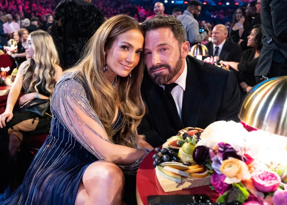 Jennifer Lopez 'giận dữ' vì ảnh Ben Affleck và Jennifer Garner bên nhau - Ảnh 1.