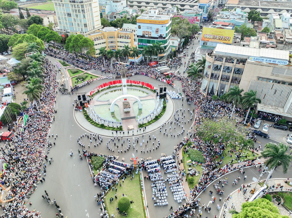 Ấn tượng Lễ hội đường phố 2025: &quot;Buôn Ma Thuột - Điểm đến của cà phê thế giới&quot; - Ảnh 1.