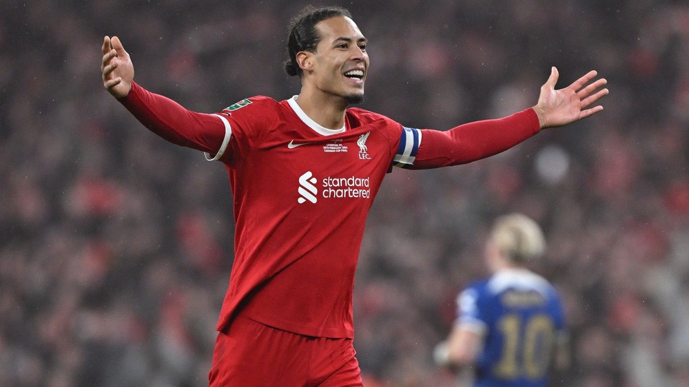 Arne Slot gửi thông điệp đến Virgil van Dijk giữa tin đồn chia tay Liverpool - Ảnh 1.