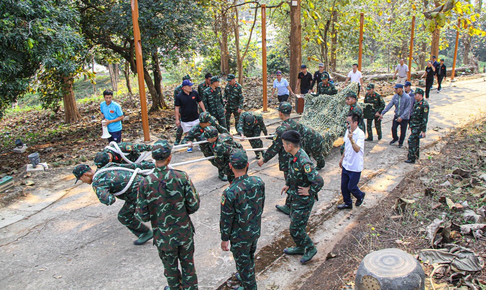 Trải nghiệm kéo pháo tại Đồi A1 - Ảnh 2.