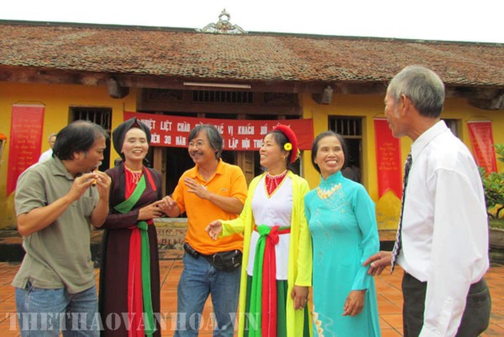 Cuộc thi &quot;Thơ ca và Nguồn cội&quot; lần thứ 3: Lời kêu gọi thiêng liêng từ một ngôi làng yêu thơ - Ảnh 1.