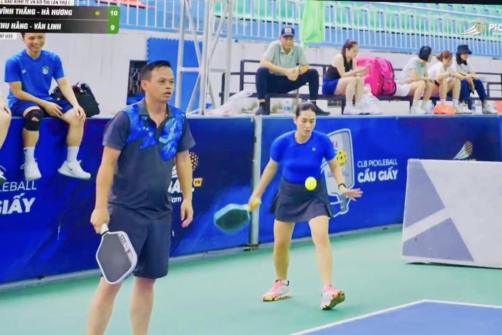 Nữ diễn viên đình đám một thời quen chồng trên sân tennis, sau 20 năm trở thành bạn đánh pickleball - Ảnh 3.