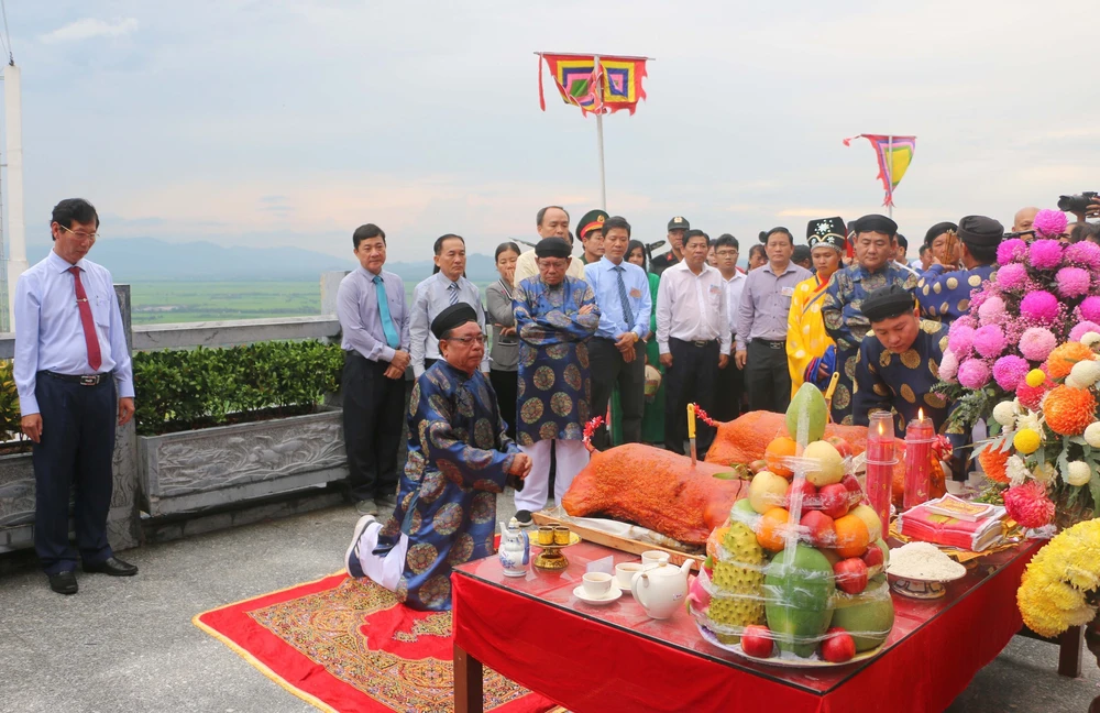 UNESCO công nhận Lễ hội Vía Bà Chúa Xứ núi Sam là Di sản Văn hóa phi vật thể đại diện của nhân loại - Ảnh 1.