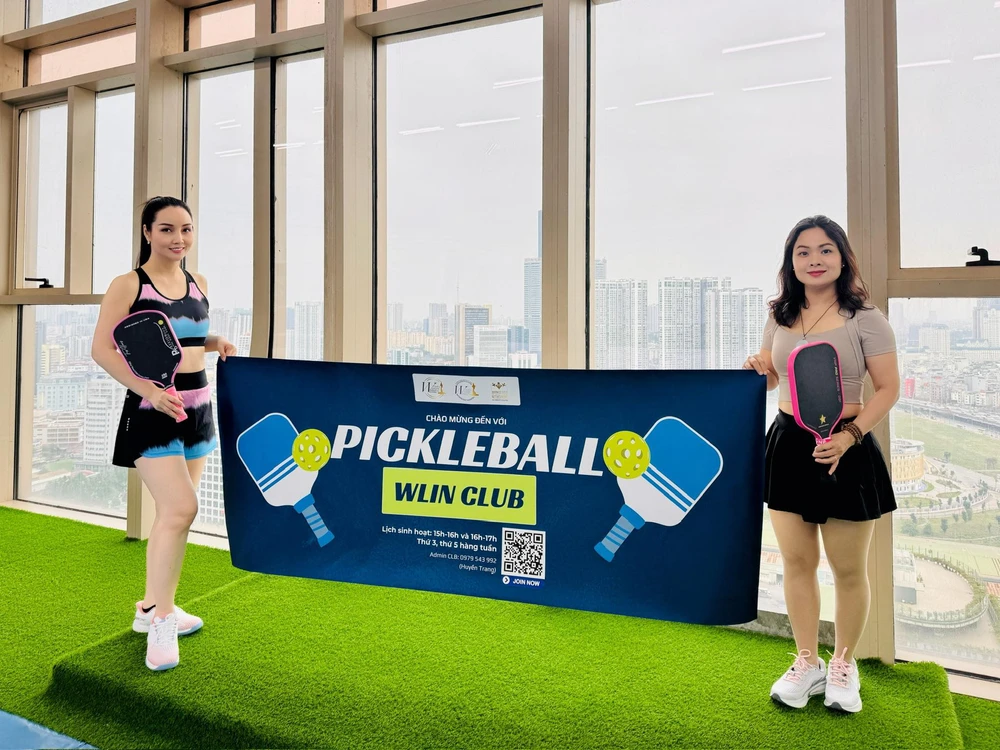 Mai Thu Huyền khoe sân chơi pickleball view triệu đô - Ảnh 2.