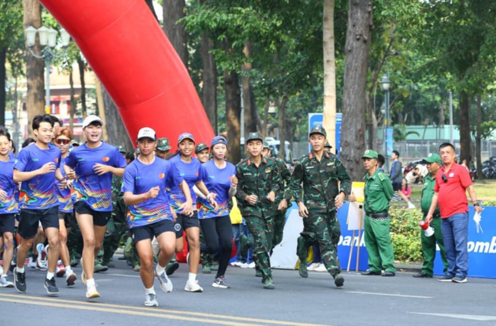 Hàng nghìn người tham gia &quot;Ngày chạy Olympic vì sức khỏe toàn dân&quot; tại TP.HCM  - Ảnh 3.