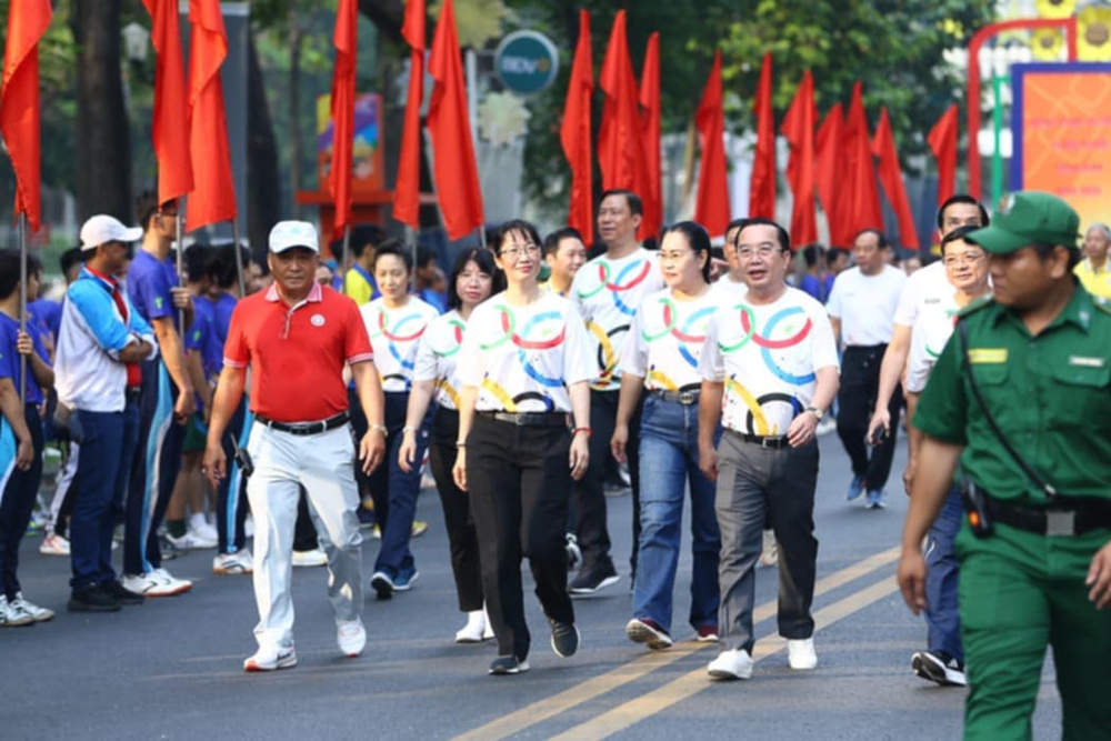 Hàng nghìn người tham gia &quot;Ngày chạy Olympic vì sức khỏe toàn dân&quot; tại TP.HCM  - Ảnh 2.