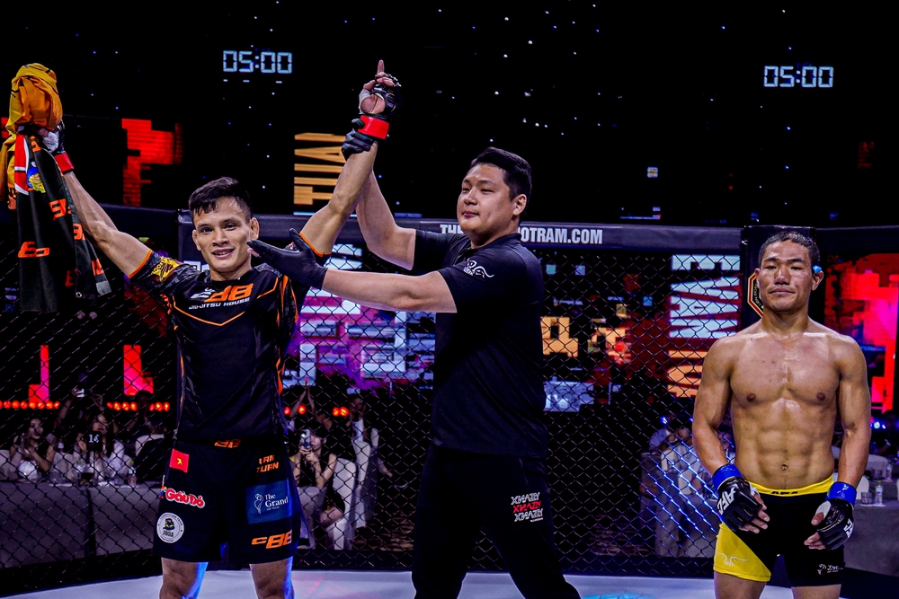 Tin nóng thể thao tối 23/3: Duy Mạnh nhận vinh dự lớn; Võ sĩ Việt Nam thắng knock-out cao thủ Trung Quốc  - Ảnh 3.