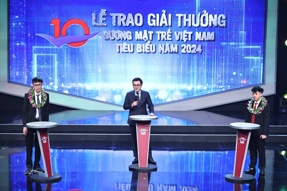 Thủ tướng dự Lễ trao giải thưởng Gương mặt trẻ Việt Nam tiêu biểu năm 2024 - Ảnh 9.