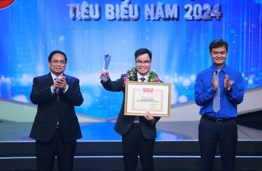 Thủ tướng dự Lễ trao giải thưởng Gương mặt trẻ Việt Nam tiêu biểu năm 2024 - Ảnh 4.