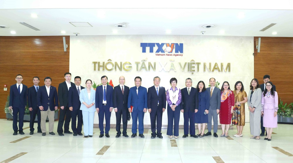 Tổng Giám đốc Thông tấn xã Việt Nam tiếp Đoàn đại biểu Nhân dân nhật báo (Trung Quốc) - Ảnh 7.