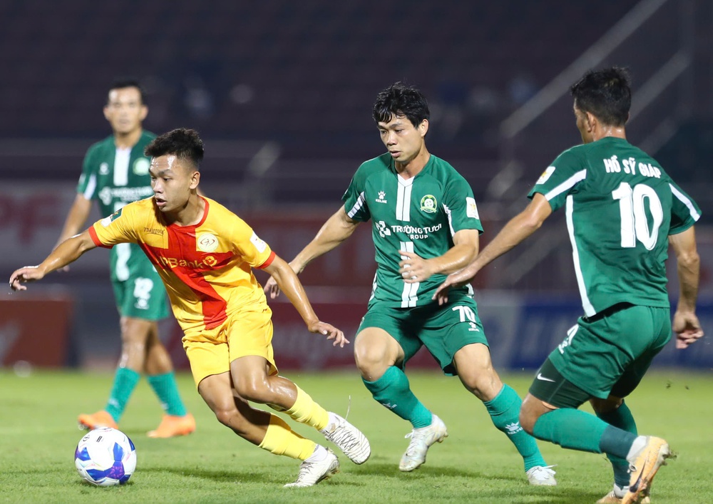 Ngày về V-League xa vời với Công Phượng? - Ảnh 1.