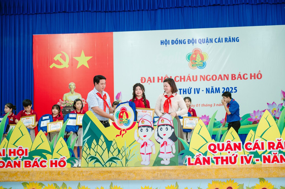 Loạt thành tích ấn tượng của mẫu nhí 10 tuổi Emily Thanh Như - Ảnh 2.