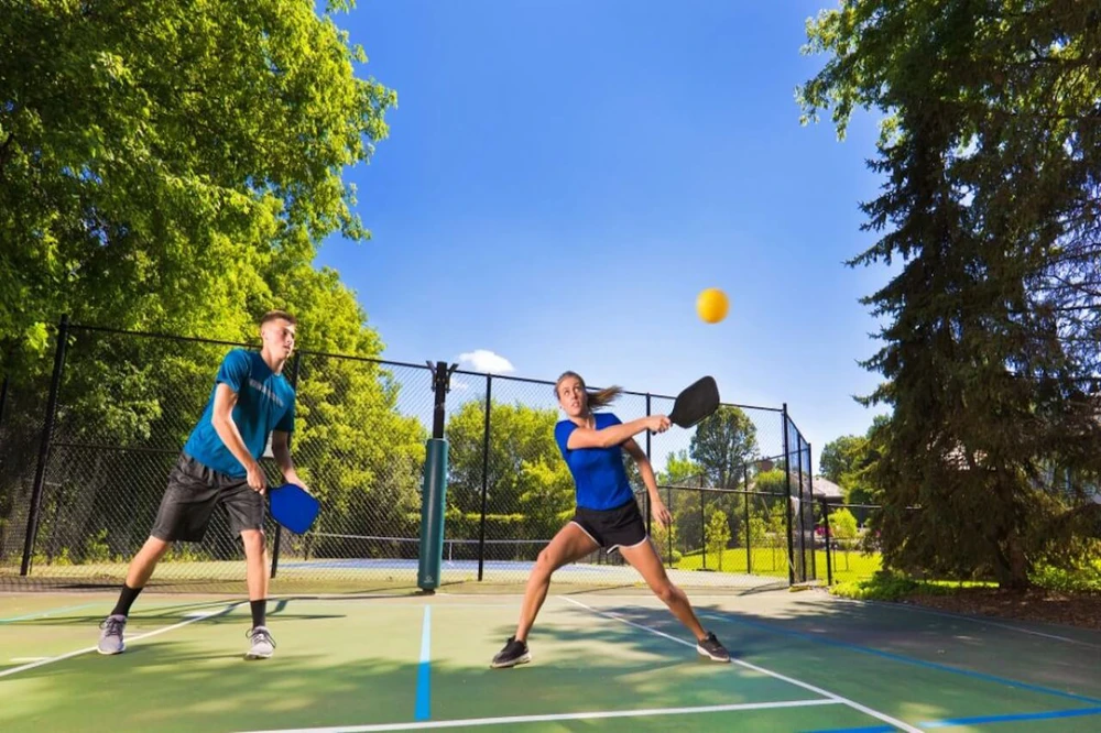 5 bí kíp 'vàng' giúp người mới chơi pickleball nhanh chóng lên tay - Ảnh 1.