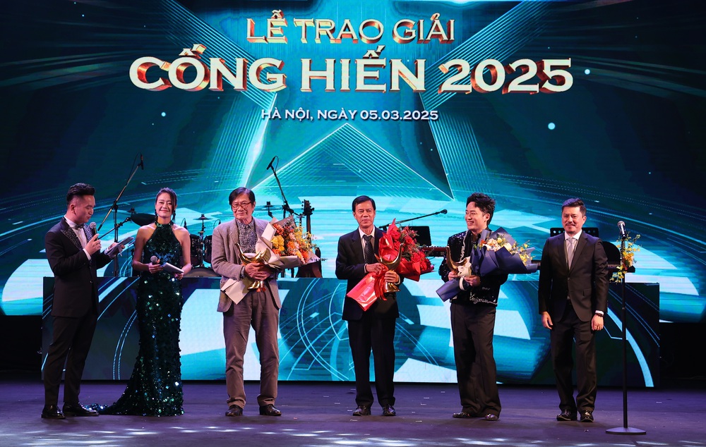 Dư âm Giải Cống hiến lần 19 - 2025: Những cánh én của 20 mùa Xuân Cống hiến - Ảnh 1.