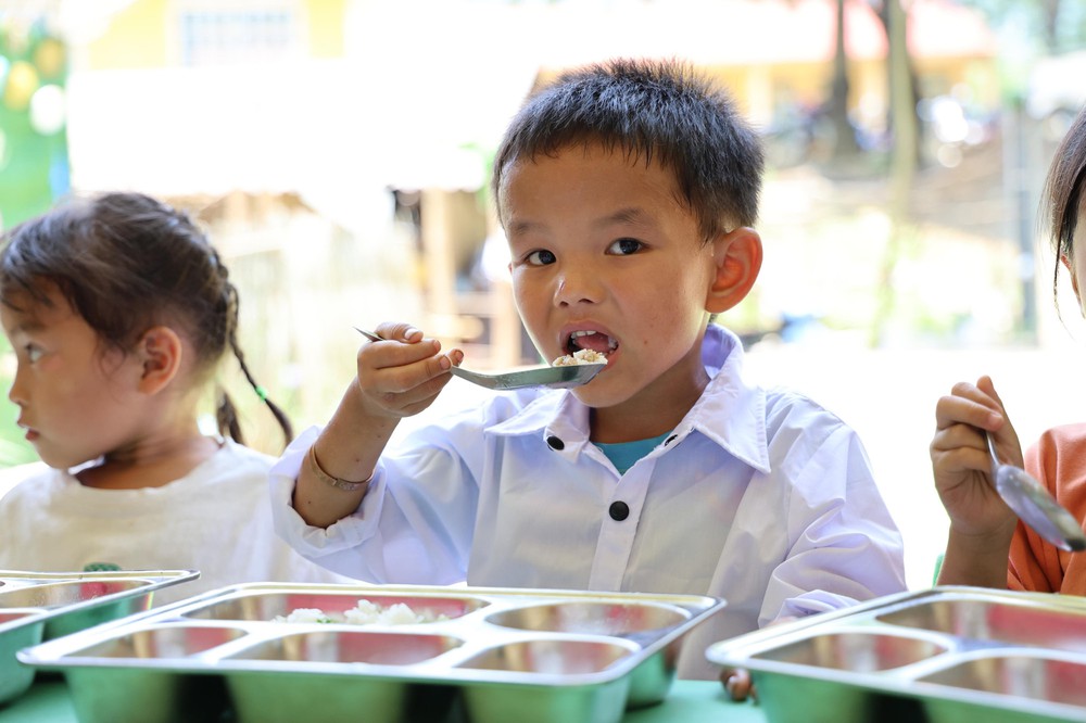 Luật hóa bữa ăn học đường: Lời giải cho bài toán cải thiện tầm vóc người Việt - Ảnh 1.