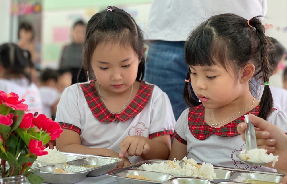 Luật hóa bữa ăn học đường: Lời giải cho bài toán cải thiện tầm vóc người Việt - Ảnh 2.