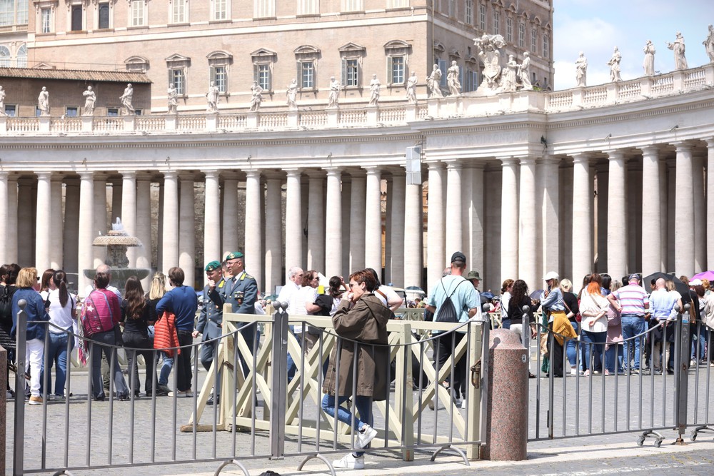 Italy siết chặt an ninh cho lễ tang của Giáo hoàng Francis - Ảnh 3.