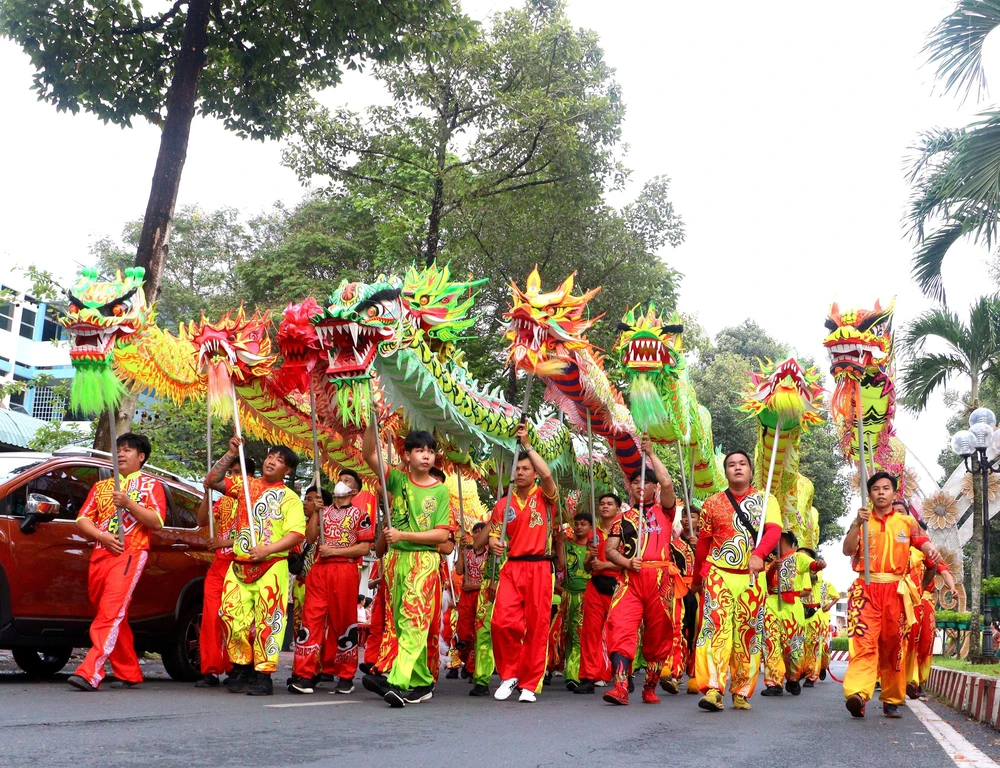 Đặc sắc chương trình lễ hội đường phố "Vĩnh Long-Sắc màu hội tụ-Khát vọng vươn xa" - Ảnh 1. Đặc sắc chương trình lễ hội đường phố "Vĩnh Long-Sắc màu hội tụ-Khát vọng vươn xa" - Ảnh 1.