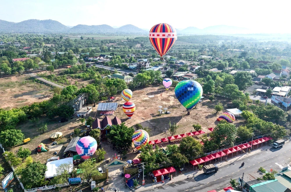 Đặc sắc Ngày hội Khinh khí cầu Đắk Lắk 2025 - Ảnh 3. Đặc sắc Ngày hội Khinh khí cầu Đắk Lắk 2025 - Ảnh 3.