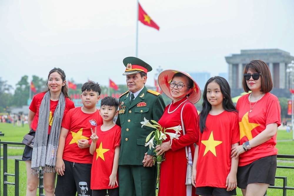 Mừng 50 năm non sông liền một dải - Đất nước trọn niềm vui - Ảnh 2. Mừng 50 năm non sông liền một dải - Đất nước trọn niềm vui - Ảnh 2.