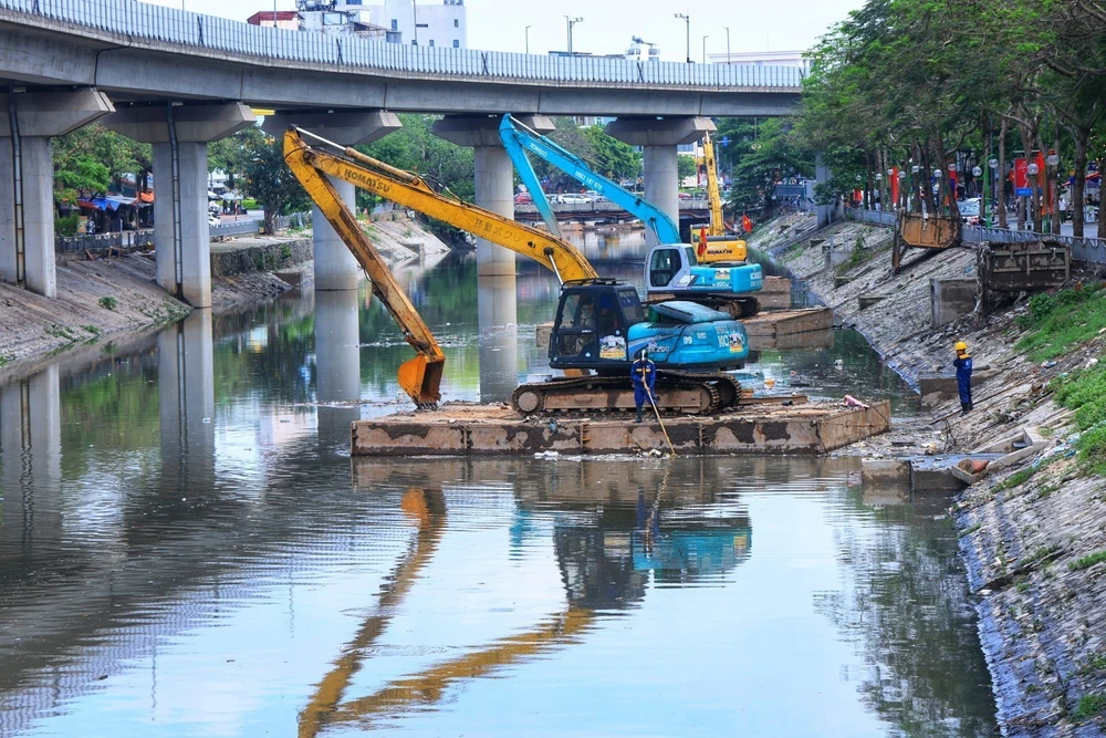 Những người làm việc không có ngày nghỉ lễ - Ảnh 1.