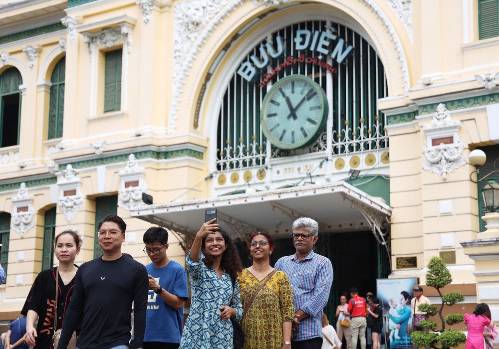 Thành phố Hồ Chí Minh khuyến nghị người dân và khách du lịch đảm bảo an toàn - Ảnh 1.