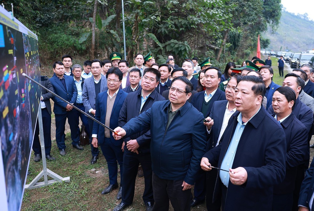 Thủ tướng chỉ đạo đẩy nhanh tiến độ dự án đường sắt Lào Cai - Hà Nội - Hải Phòng - Ảnh 2. Thủ tướng chỉ đạo đẩy nhanh tiến độ dự án đường sắt Lào Cai - Hà Nội - Hải Phòng - Ảnh 2.