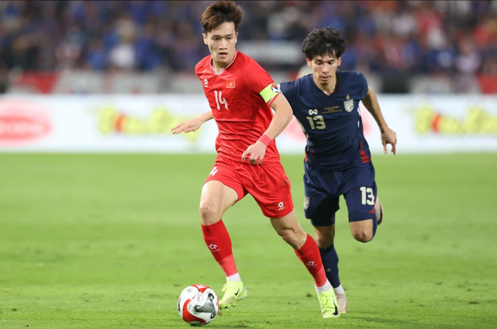 MU mang đội hình mạnh nhất sang Đông Nam Á, 4 tuyển thủ Việt Nam sẵn sàng đối mặt Bruno Fernandes - Ảnh 2.