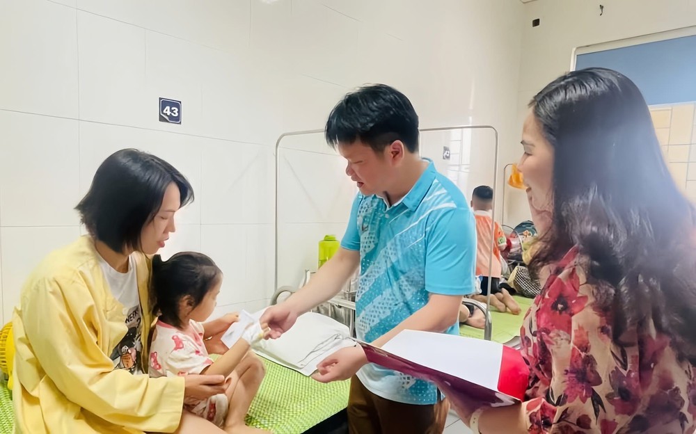 Xác định nguyên nhân khiến 16 trẻ có dấu hiệu ngộ độc thực phẩm - Ảnh 1.